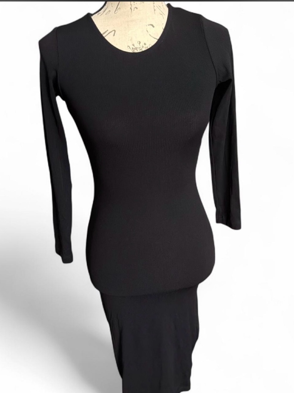 Classic Black Long-Sleeve Bodycon Dress